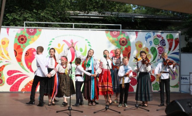 Луцький фольклорний колектив успішно виступив на міжнародному фестивалі у Болгарії