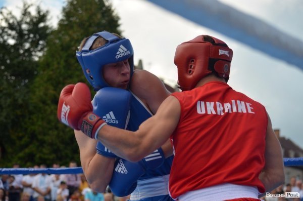 Кров'ю і потом: як у Луцьку билися за перемогу в боксі. ФОТОРЕПОРТАЖ