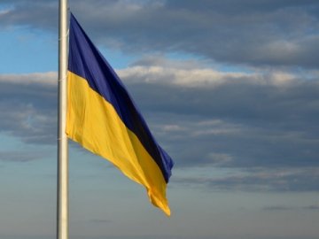 В усіх областях України побудують великі синьо-жовті стяги 