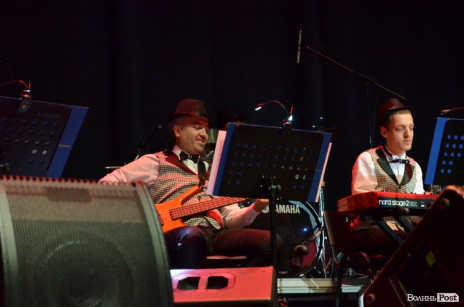 Новорічні хіти та казкова енергетика: як лучан розважали LeoBand Orchestra. ФОТОРЕПОРТАЖ