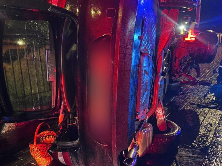 У Луцьку п'яна водійка виїхала на зустрічну смугу та врізалася у бетонний відбійник