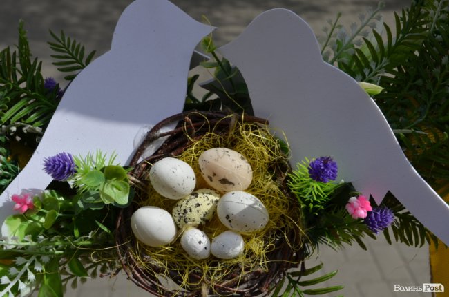 Традиційні писанки, яскраві курчатка і апетитні паски: великодній Луцьк. ФОТОРЕПОРТАЖ