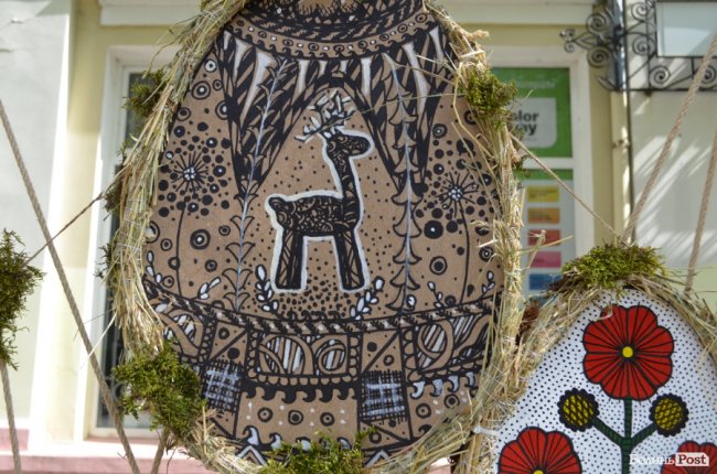 Традиційні писанки, яскраві курчатка і апетитні паски: великодній Луцьк. ФОТОРЕПОРТАЖ