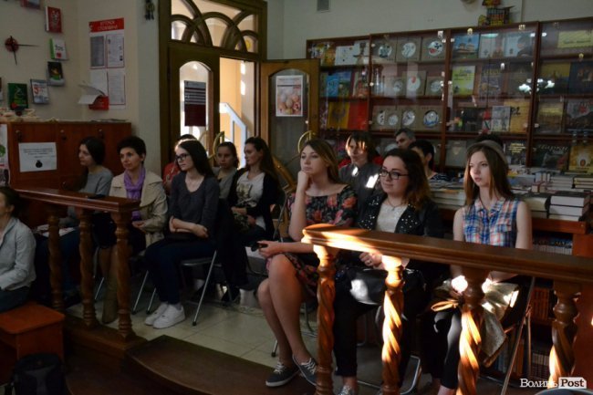 У Луцьку презентували книгу «смачних вишень, Львова та дощів»