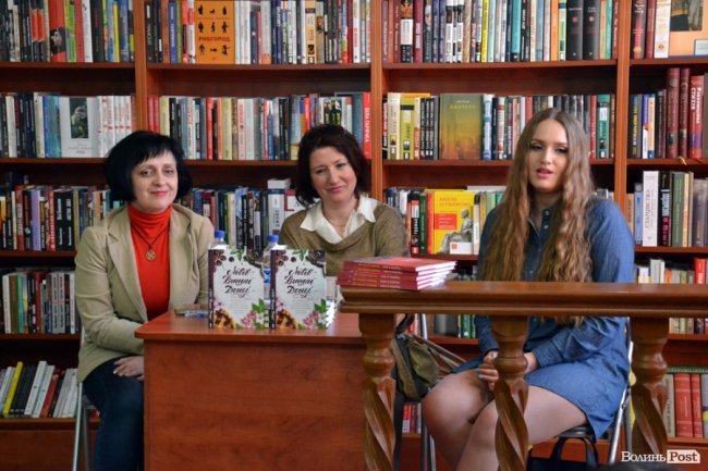 Зліва направо: Дара Корній, Ніка Нікалео та Анастасія Нікуліна