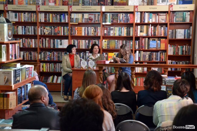 У Луцьку презентували книгу «смачних вишень, Львова та дощів»