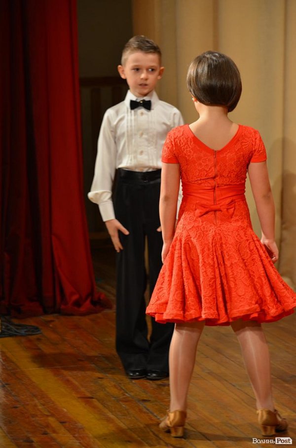 Луцьку сцену запалювали «різдвяні зірочки». ФОТО. ВІДЕО