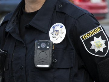 У Ковелі патрульні допомогли бабусі, яка не пам’ятала свого імені та адреси. ВІДЕО