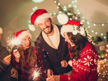 Бик не любить діамантів і зайвого блиску: що одягнути на святкування Нового року