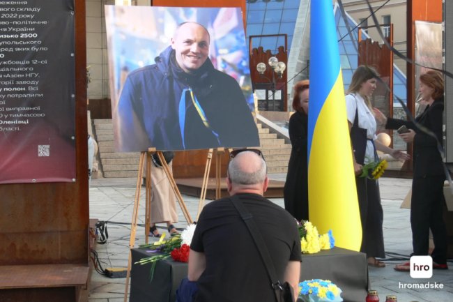 У Львові триває прощання з Андрієм Парубієм, в Києві також зібралися сотні людей. ФОТО