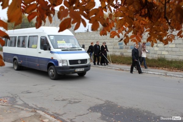 У Луцьку «на ділі» показали, як живеться незрячим. ФОТО