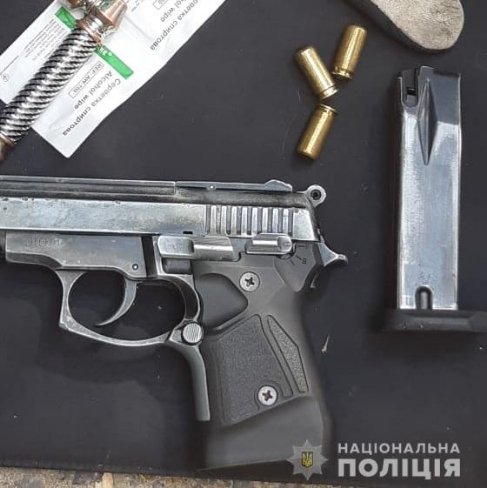 У лучанина вдома і в автомобілі знайшли арсенал зброї і пакунок з бурштином