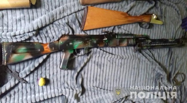 У лучанина вдома і в автомобілі знайшли арсенал зброї і пакунок з бурштином