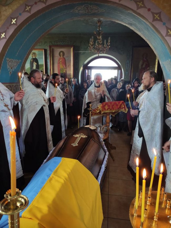 На Волинь з передової приїхав захисник, аби попрощатися з батьком-Героєм 