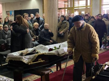 «Театр буде і мусить жити, але незамінні є». У Луцьку попрощалися з народним артистом України Олександром Якимчуком 