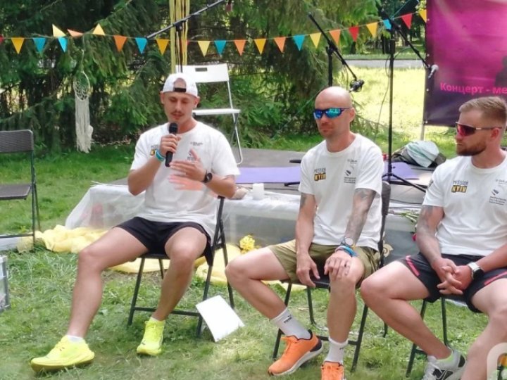 Лучани зустріли ветеранів, які йдуть пішки з Нідерландів до Києва