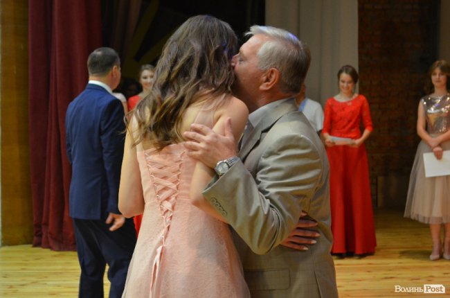 «Ви наша надія»: у луцькому педколеджі – випускний. ФОТО