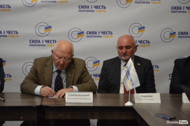 «Політичній еліті потрібне термінове перезавантаження»: про що у Луцьку говорили Ігор Смешко та команда*