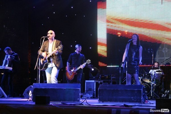 Виступають «Мандри»