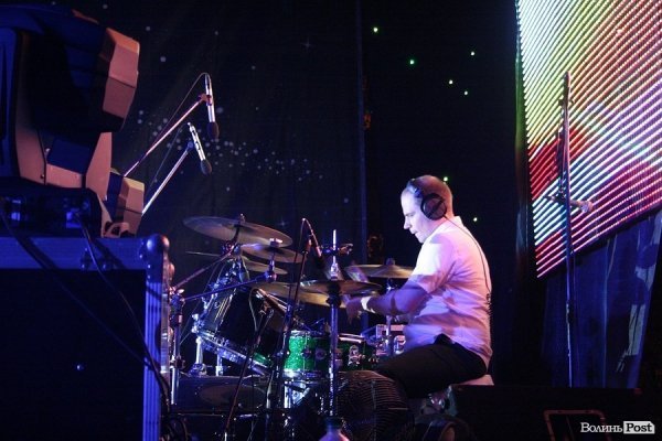 У Луцьку  роздавали борщ під наглядом охорони. ФОТО