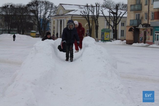 У Володимирі побудували снігове містечко