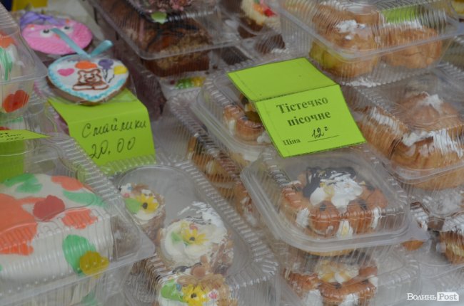 Від мініатюрних тістечок до величезних гойдалок: у центрі Луцька – свято професійної освіти. ФОТО