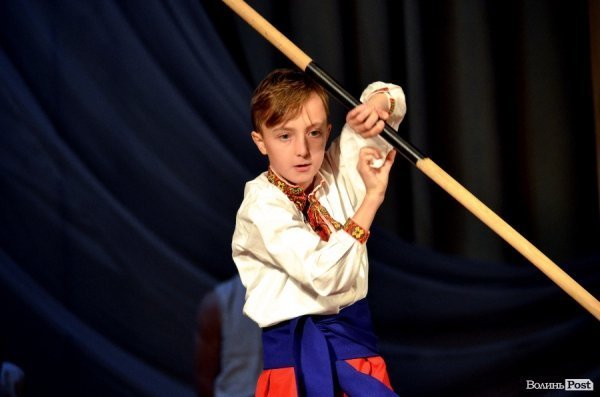 У Луцьку козаки показали свою майстерність в бойовому гопаці.ФОТО