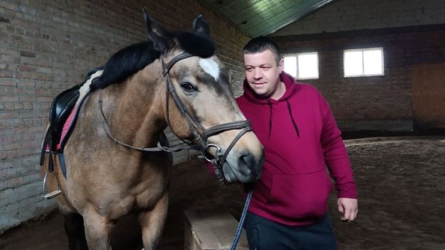 Як із допомогою коней на Волині лікують поранених бійців: деталі