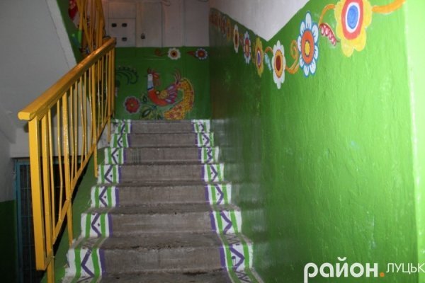 Лучани втомилися від сірості та розмалювали будинок неймовірними барвами