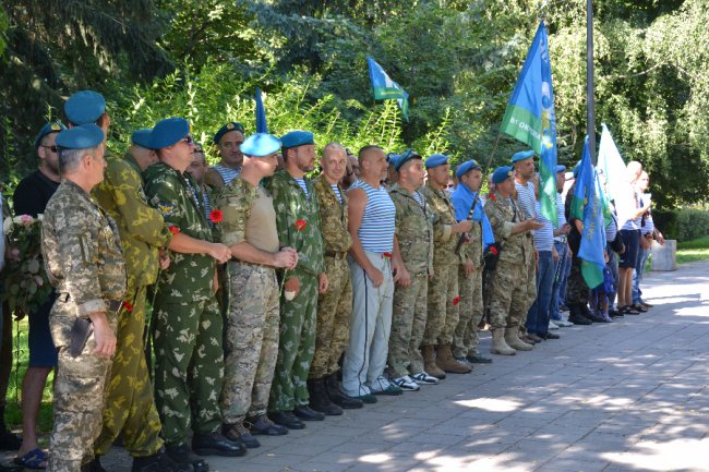 «Ніхто крім нас». У Луцьку святкують День десантника
