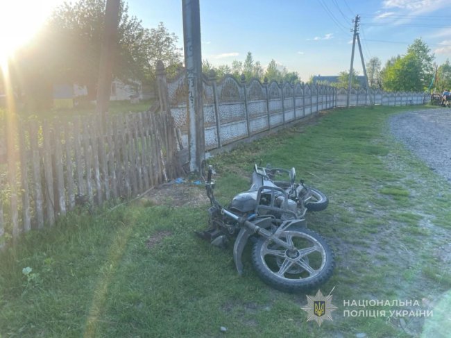 На Волині п'яний мотоцикліст врізався у стовп