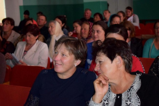 «Треба бути сліпим, щоб не бачити, скільки Івахів робить для округу»: як ратнівчани зустрічали народного депутата*