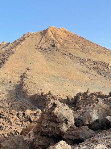 Мандрівник з Луцька піднявся на найвищу точку Іспанії. ФОТО