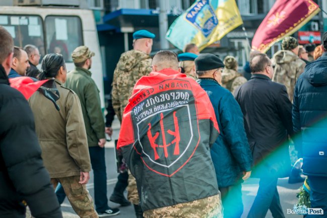 У Луцьку ходою і молитвами вшанували мужність та героїзм добровольців. ФОТО