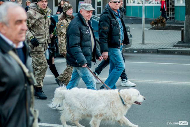 У Луцьку ходою і молитвами вшанували мужність та героїзм добровольців. ФОТО