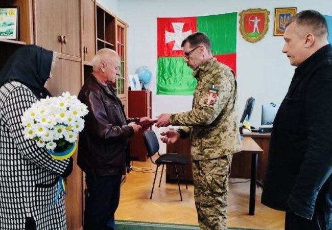 Батькам загиблого воїна з Волині вручили орден сина