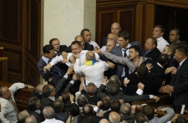 Бійка у Верховній Раді. ФОТО. ВІДЕО