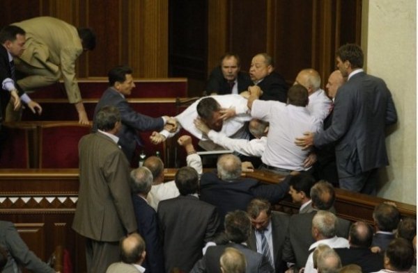 Бійка у Верховній Раді. ФОТО. ВІДЕО