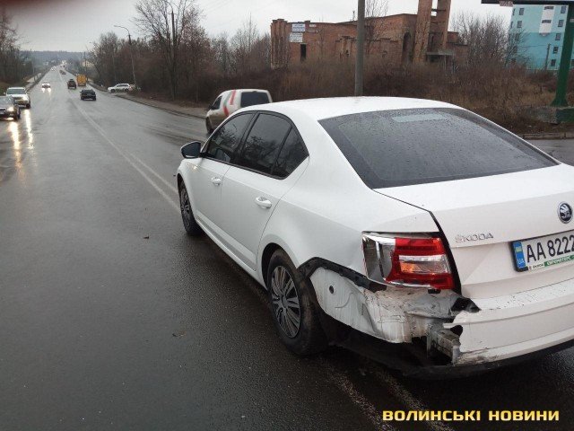 Аварія у Луцьку:  зіткнулися Skoda та Mercedes. ФОТО