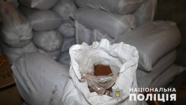 На Львівщині викрили підпільні цехи, у яких підробляли відомі українські продуктові бренди. ФОТО. ВІДЕО