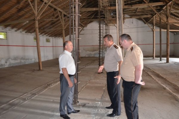 На Волині рятувальники вчилися гасити пожежу на хлібзаводі. ФОТО