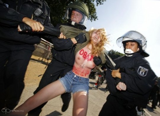 FEMEN «напали» на Обаму. ФОТО. ВІДЕО