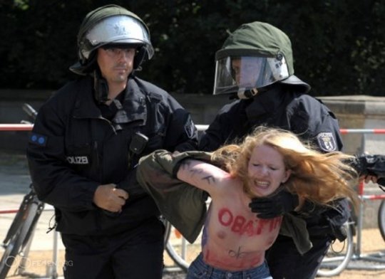 FEMEN «напали» на Обаму. ФОТО. ВІДЕО