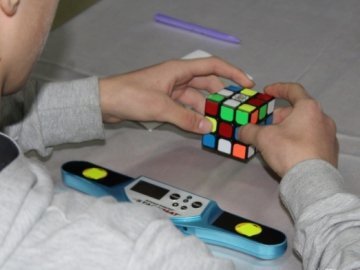 У Луцьку відбулися змагання із складання кубика Рубика. ФОТО
