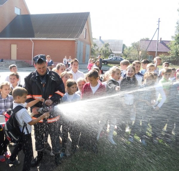 У Ківерцях навчали дітей гасити пожежу. ФОТО