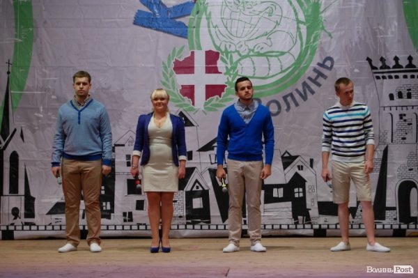 У Луцьку на КВНі із заступника луцького мера «зняли» джинси. ФОТО