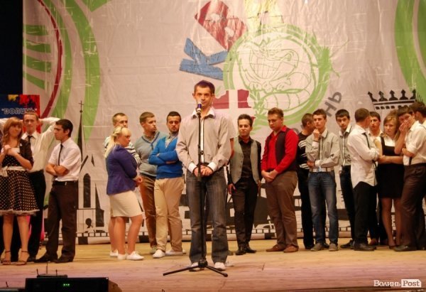 У Луцьку на КВНі із заступника луцького мера «зняли» джинси. ФОТО