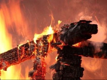 На Волині горіли два дерев’яні будинки