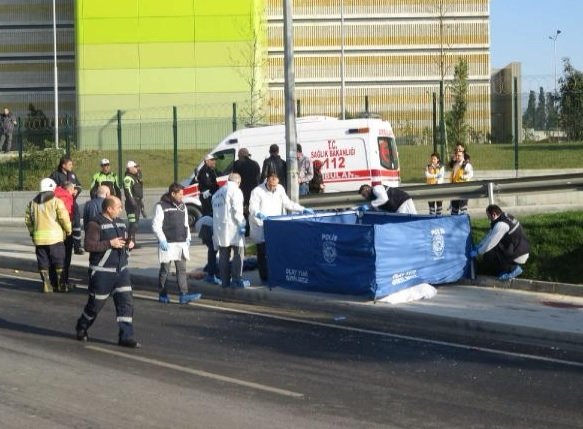 У Туреччині автобус врізався в зупинку: є загиблі і травмовані