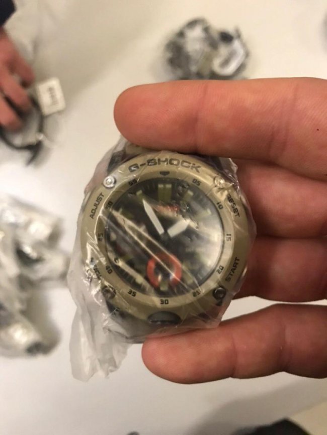 На «Ягодині» затримали волинянина, який під капотом Porsche перевозив партію дорогих годинників 